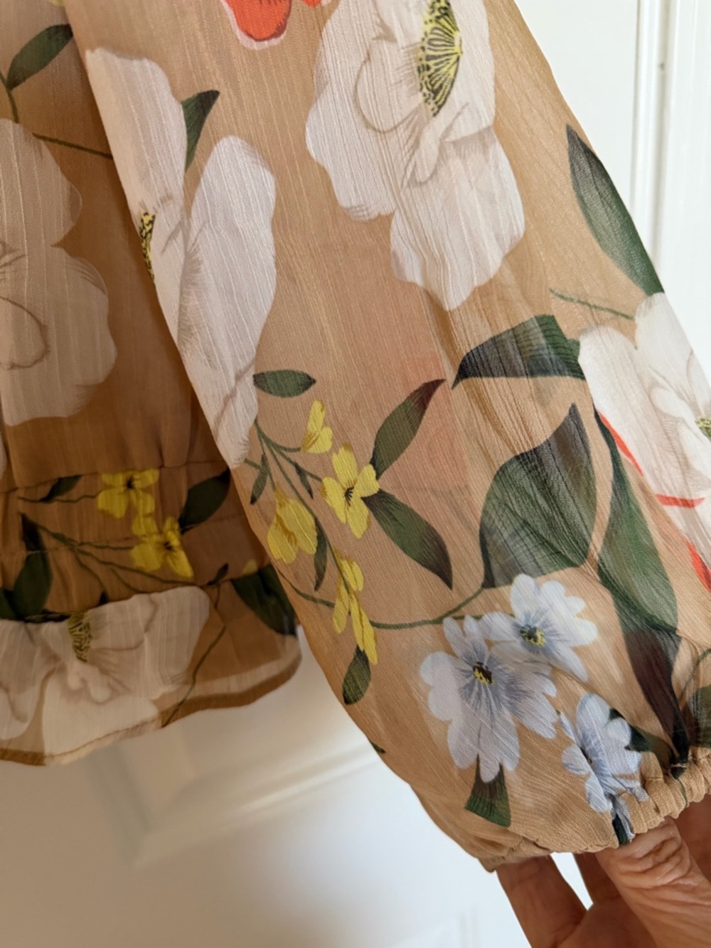 NWT Lost + Wander Tan Floral Ruffle V-Neck Blouse - Picture 5 of 5